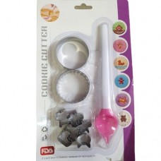 COOKIE CUTTER WITH DIPPING SPOON